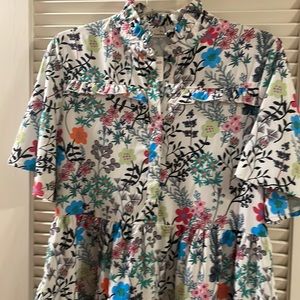 Cute tiered floral dress. NWT size L.